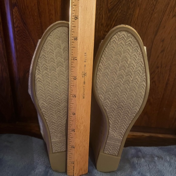 Toms Wedge Peep Toe Pump, womens size 8, excellent condition - Picture 10 of 10